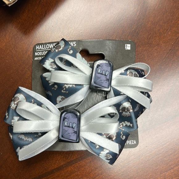 Rip Halloween bows - Picture 1 of 1